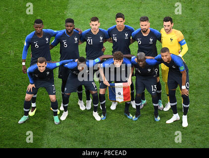 San Pietroburgo, Russland. 10 Luglio, 2018. In Francia i giocatori della line up per la foto del team, indietro riga da sinistra a destra: Paul Pogba, Samuel Umtiti, Lucas Hernandez, Raphael Varane, Olivier Giroud e portiere Hugo Lloris; fila anteriore da sinistra a destra: Antoine Griezmann, Blaise Matuidi, Benjamin Pavard, N'Golo/Ngolo Kante e Kylian Mbappe GES/calcio/World Cup 2018 Russia: Semi-finali: Francia - Belgio, 10.07.2018 GES/Soccer/calcio/Coppa del Mondo 2018 Russia: semi finale: Francia vs Belgio, San Pietroburgo, 10 luglio 2018 Credit: dpa/Alamy Live News Foto Stock