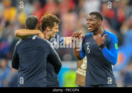 10 luglio 2018, a San Pietroburgo Stadium, San Pietroburgo, Russia; della Coppa del Mondo FIFA Football, semi finale, in Francia rispetto al Belgio; Paul Pogba di Francia per celebrare la vittoria dopo il gioco e rendendo la finale Foto Stock