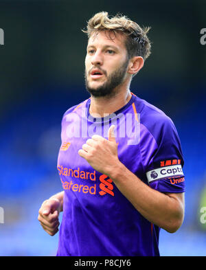 Prenton Park, Tranmere, UK. 10 Luglio, 2018. La pre stagione amichevole di calcio, Tranmere Rovers contro il Liverpool; Adam Lallana di Liverpool Credit: Azione Plus sport/Alamy Live News Foto Stock