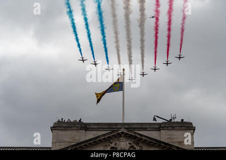 Londra, Regno Unito. 11 luglio 2018. RAF 100 - frecce rosse Credito: Andrew Lalchan/Alamy Live News Foto Stock