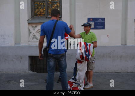 Mosca, Russia. Il 10 luglio 2018. FIFA World Cap 2018 Russia le strade di Mosca nei giorni del campionato di calcio sono riempiti con simboli di calcio e vari intrattenimenti di calcio. Per gli appassionati di calcio durante la partita 1/2 finali, per le strade di Mosca. Foto Stock