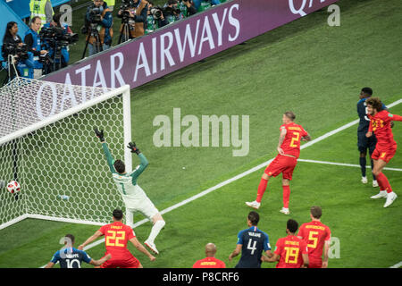 San Pietroburgo, Russland. 11 Luglio, 2018. Samuel UMTITI (2a destra a sinistra, FRA) capi la sfera per renderla 1-0 per la Francia, teste, testata, azione, Francia (FRA) - Belgio (BEL) 1: 0, semifinali, corrispondono 61, su 10.07.2018 a San Pietroburgo; Coppa del Mondo di Calcio 2018 in Russia dal 14.06. - 15.07.2018. © | Utilizzo di credito in tutto il mondo: dpa/Alamy Live News Foto Stock