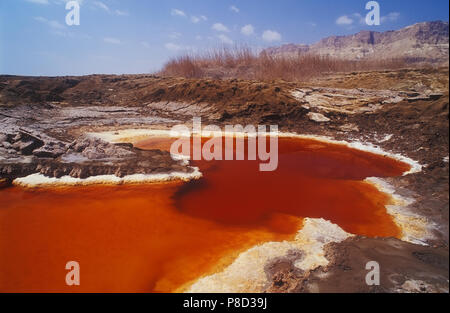 Fori di pozzo vicino al Mar Morto, Israele Foto Stock