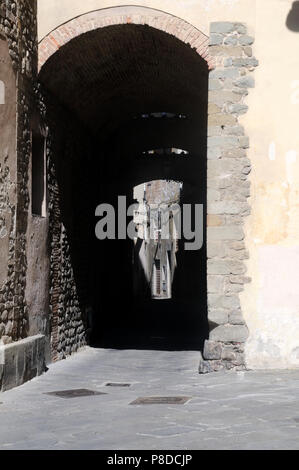 Via della Torre, una stradina nel cuore antico di Pistoia, Toscana, Italia Foto Stock