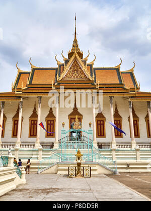 Il Tempio del Buddha di Smeraldo e il Palazzo Reale di Phnom Penh Foto Stock