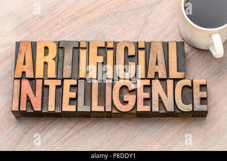 Intelligenza artificiale parola abstract in rilievografia vintage tipo di legno con una tazza di caffè Foto Stock