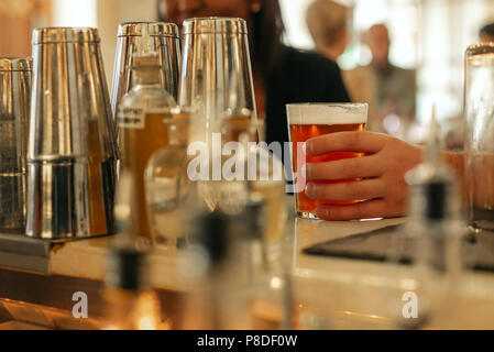 Le bevande su di me Foto Stock