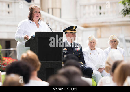 Settantacinquesimo celebrazione annuale della stella d'oro madre Domenica è tenuto in Al Cimitero Nazionale di Arlington (21191014463). Foto Stock