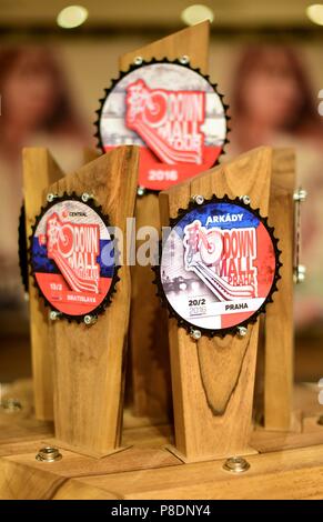 Il trofeo di una competizione downmall in un centro commerciale di Hannover (Germania), 16 gennaio 2016. | Utilizzo di tutto il mondo Foto Stock