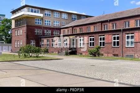 L'ex prigione Stasi e oggi il memorial Hohenschönhauen a Berlino (Germania), 21 maggio 2018. | Utilizzo di tutto il mondo Foto Stock