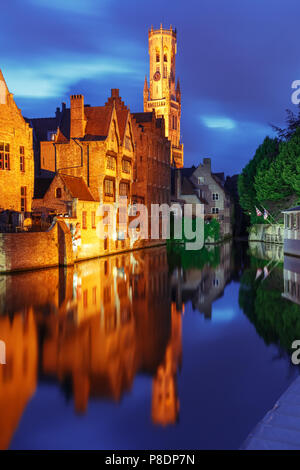 Torre Belfort da Rozenhoedkaai in Bruges Foto Stock