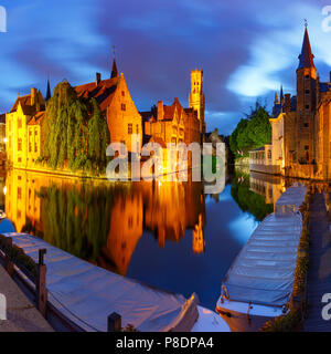 Torre Belfort da Rozenhoedkaai in Bruges Foto Stock