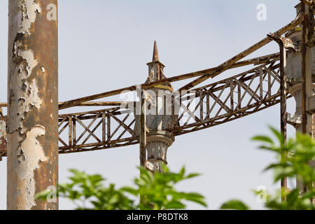 Un abbandonati gasometro vittoriano in Great Yarmouth, Norfolk, Regno Unito. Foto Stock