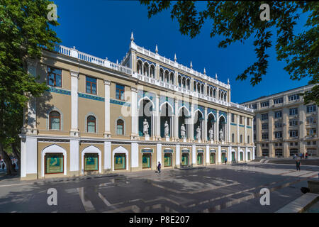 Il Nizami Museo di Letteratura azerbaigiana nella piazza Fontana( Fevvareler Meydan) a Baku,l'Azerbaigian Foto Stock