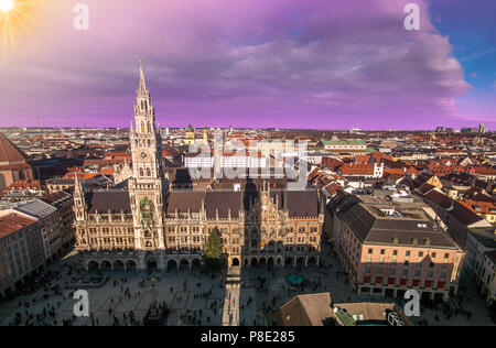 Monaco di Baviera architettonico vista del tramonto, in Germania, in Baviera. marienplatz town hall Foto Stock