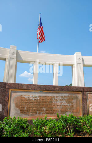 Ampio angolo di visualizzazione orizzontale del monumento a John F Kennedy sulla Dealey Plaza a Dallas, Texas Foto Stock