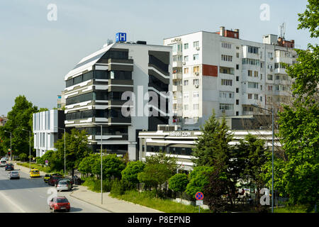 Varna, Bulgaria, Maggio 17, 2018 : La clinica privata denominata Maichin dom ( traduzione : Donna case") con il nuovo settore pediatrico di Varna, Bulgaria. Foto Stock