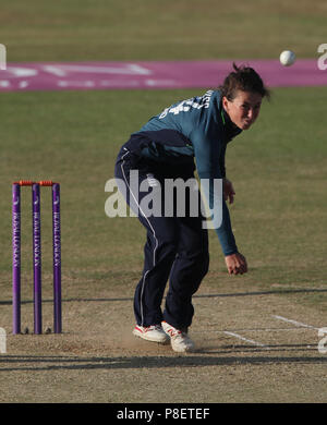 L'Inghilterra del Georgia Elwiss durante la Seconda Giornata internazionale della donna la corrispondenza alla 3AAA County Ground, Derby Foto Stock