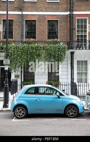 Una Fiat 500 auto. Foto Stock