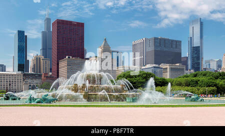 Sullo skyline di Chicago con Buckingham Fountain Foto Stock