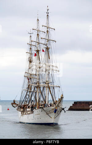 Il Norvegese piena truccate tre masted sail training ship Christian Radich arrivando in Roker Harboir Sunderland per la Tall Ships Race 2018 Foto Stock