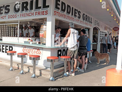 Eddie's Grill sulla Geneva-On-The-Lake boardwalk nel nordest Ohio è una valorosa della località di villeggiatura. Foto Stock