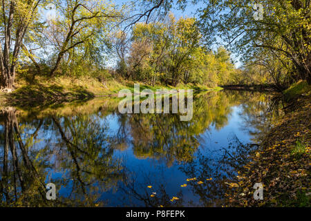 Autunno in riflessione Otter Creek, Brandon, Vermont Foto Stock