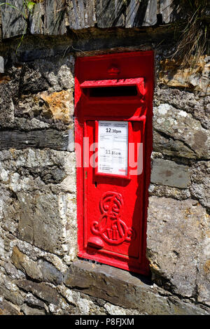 Royal mail casella postale su Pont-y-coppia ponte con Edward VII Royal Cypher, Betws-y-Coed, North Wales UK Foto Stock