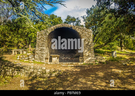 Provenza, Francia, marzo 2018, forno per il pane all'eremo St-Jean Du Puy sul monte Regagnas Foto Stock