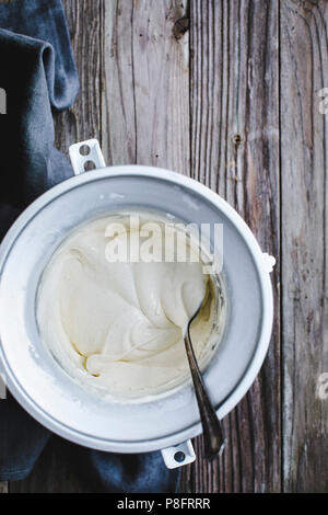 & Miele di timo Limone Ricotta Gelato alla crema con vaniglia Foto Stock