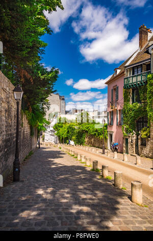 La famosa Rue de l'Abreuvoir e La Rose Maison a Montmartre, Paris, Francia Foto Stock