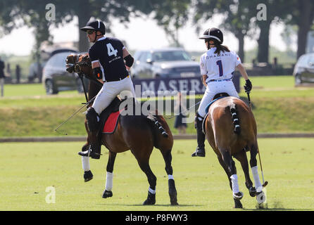 Il principe William gioca con la Maserati carità corrisponde al Beaufort Polo Club nel Gloucestershire dotate: Prince William, William Duca di Cambridge dove: Tetbury, Regno Unito quando: 10 giu 2018 Credit: John Rainford/WENN Foto Stock