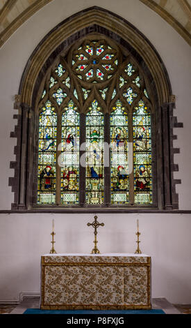 Il vetro macchiato finestra orientale, cappella dedicata alla Vergine, interni di St. David's Cathedral Foto Stock