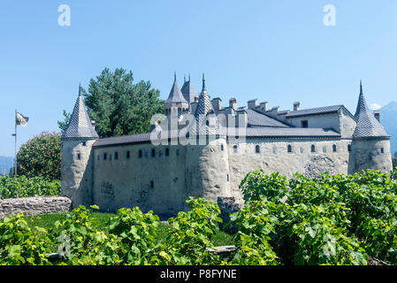 Il bellissimo Castello in miniatura sulla linea ferroviaria al Parco Svizzero del Vapeur sul Lago di Ginevra le Bouveret Svizzera Foto Stock