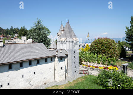 Il bellissimo Castello in miniatura sulla linea ferroviaria al Parco Svizzero del Vapeur sul Lago di Ginevra le Bouveret Svizzera Foto Stock