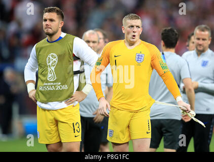 In inghilterra il portiere Giordania Pickford (destra) e Jack Butland sguardo sconsolato dopo la Coppa del Mondo FIFA, Semi finale corrisponde al Luzhniki Stadium di Mosca. Foto Stock