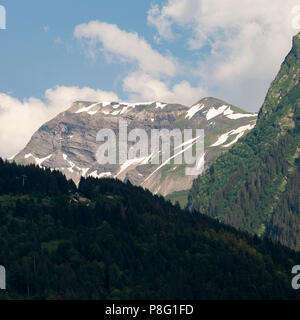 La bellissima Pointe de Ressachaux e Les Fangles montagne nelle Alpi francesi al di sopra di Morzine Haute Savoie Portes du Soleil Francia Foto Stock