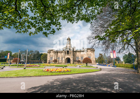 Cartwright Hall Situato nel parco del Lister lungo manningham lane in heaton area di Bradford Foto Stock