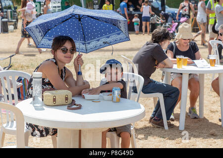 08 Luglio 2018 - Stockton Heath Festival nel Cheshire, Inghilterra, Regno Unito, hanno tenuto la loro undicesima fete sul festival di campo in cui centinaia di persone hanno protetto il Foto Stock