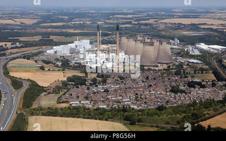 Vista aerea di Ferrybridge Power Station, a Ferrybridge Village, vicino Knottingley, West Yorkshire Foto Stock