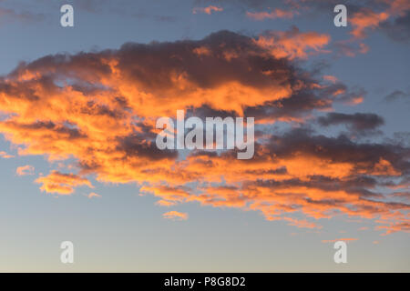 Rosso di nuvole a sun-rise in Messico Foto Stock