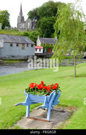 Vista panoramica del parco castletownroche e chiesa nella contea di Cork in Irlanda Foto Stock