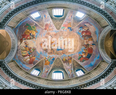 Il dipinto di vault con "l'Apoteosi di Saint James' di Silverio Capparoni, nella chiesa di San Giacomo in Augusta a Roma, in Italia. Foto Stock