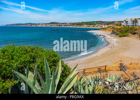 Spiaggia. Playa Ancha, Casares. Provincia di Malaga Costa del Sol. Andalusia Spagna meridionale, Europa Foto Stock