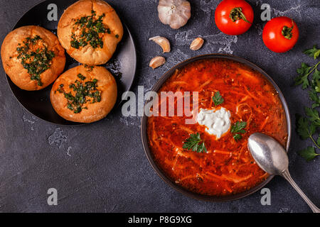 Ucraina e Russia tradizionale zuppa rossa - borsch, vista dall'alto. Foto Stock