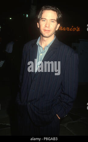 WESTWOOD, CA - 26 febbraio: attore Timothy Hutton assiste Warner Bros Foto 'il Mambo Kings' Premiere nel febbraio 26, 1992 al Mann Bruin Theatre di Westwood, California. Foto di Barry re/Alamy Stock Photo Foto Stock