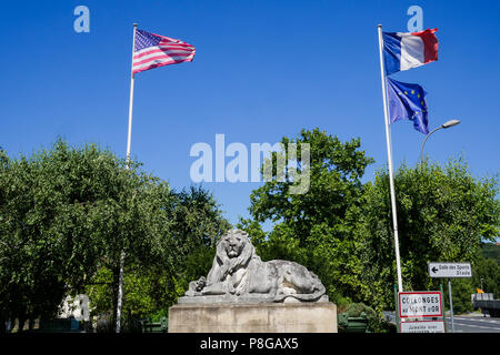 In pietra statua di un leone, Collonges au Mont d'Or, Francia Foto Stock