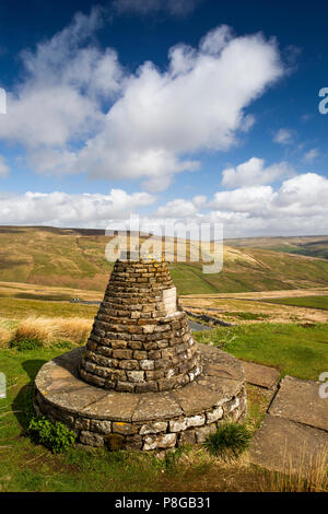 Regno Unito, Inghilterra, Yorkshire, Swaledale, Buttertubs Pass, Muker parrocchia pietra marcatore di confine Foto Stock