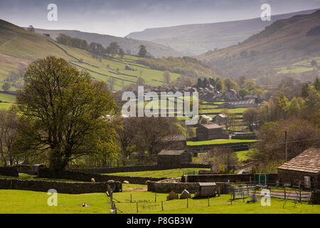Regno Unito, Inghilterra, Yorkshire, Swaledale, Thwaite, Muker villaggio dal Thwaite Foto Stock