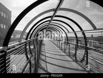 Moderno collegamento pedonale bridge Foto Stock